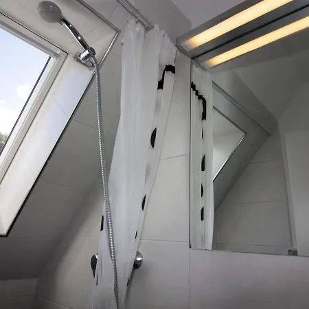 Doppelhaushaelfte Lee In *