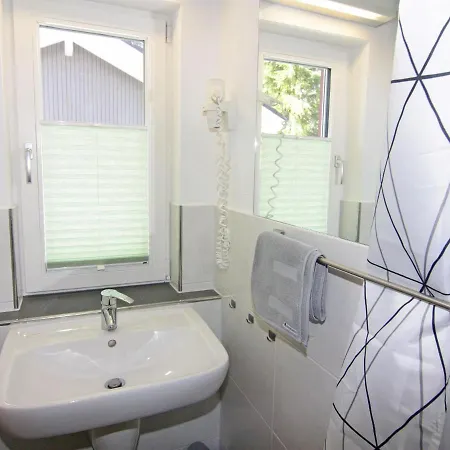 Doppelhaushaelfte Lee In בית נופש