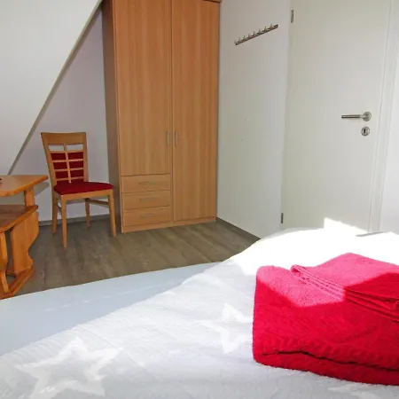 Holiday home Doppelhaushaelfte Lee In *