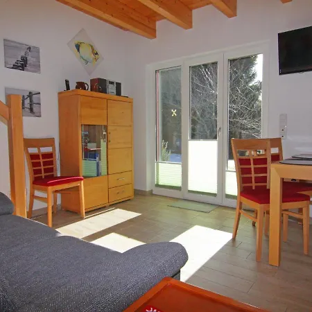 Doppelhaushaelfte Lee In * זינקסט