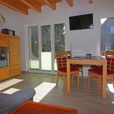 Doppelhaushaelfte Lee In *