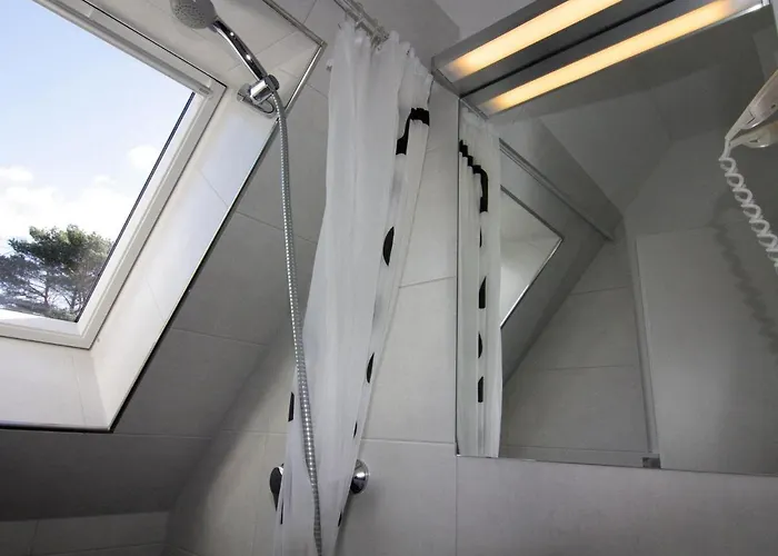 Doppelhaushaelfte Lee In *